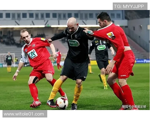 足球战果报：纵览全球赛事精彩瞬间与球队表现分析